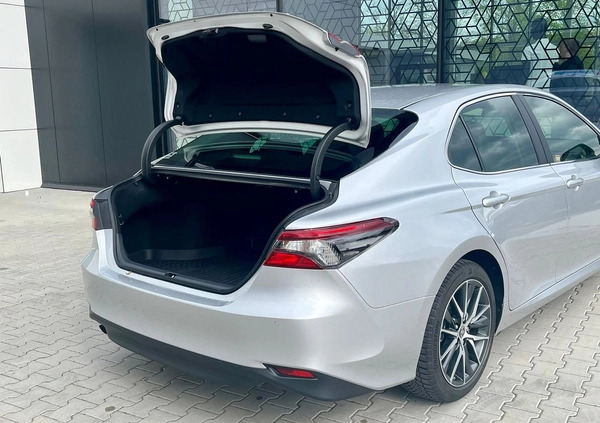 Toyota Camry cena 169900 przebieg: 6600, rok produkcji 2023 z Sulejówek małe 497